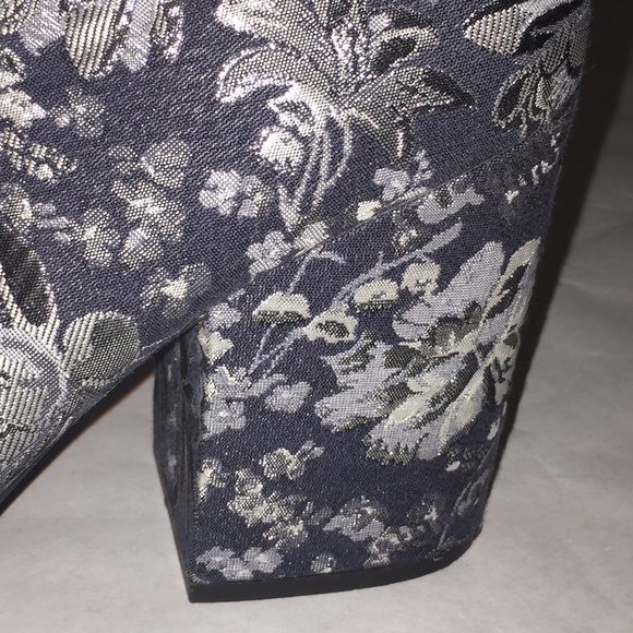 Silver/blue floral embroidery booties - Picture 4 of 4